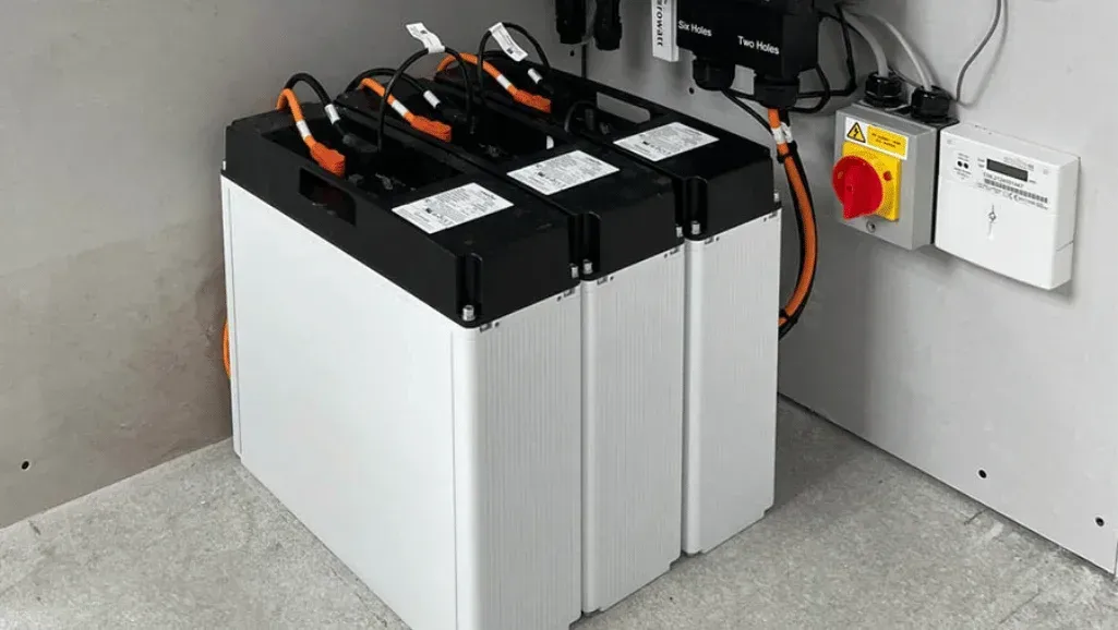 Choosing the Right Lead-Acid Battery for Off-Grid Solar Energy Systems